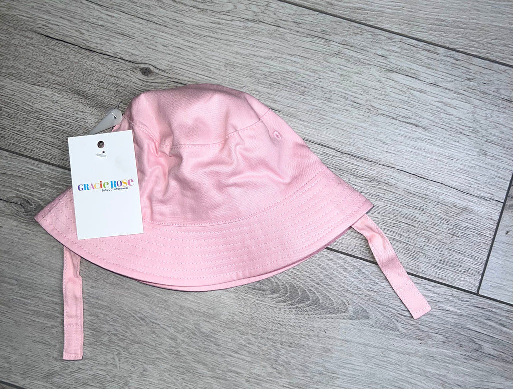 Summer hat with straps