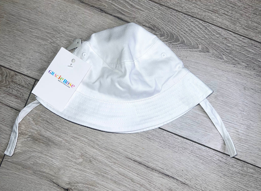 Summer hat with straps