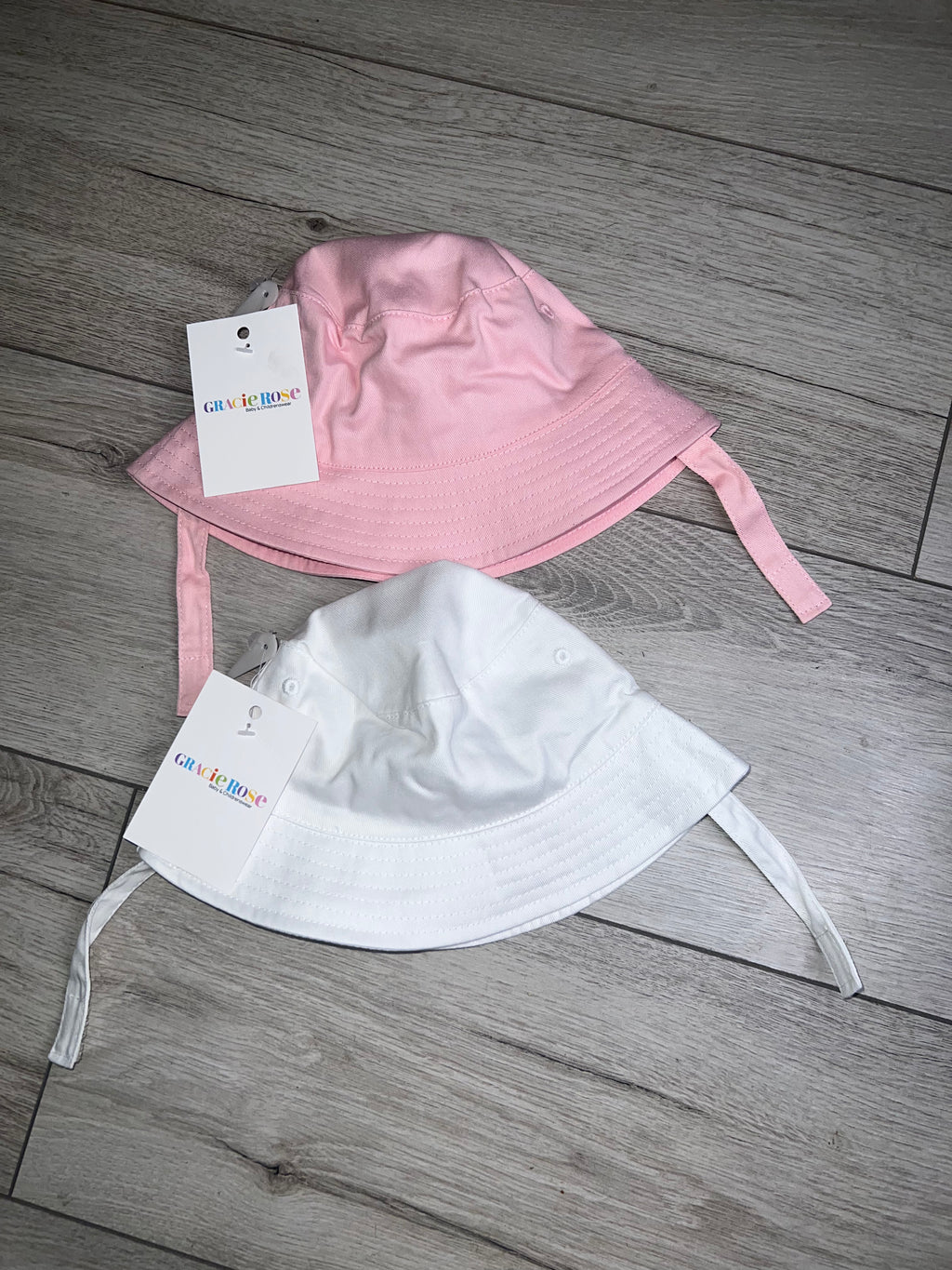 Summer hat with straps