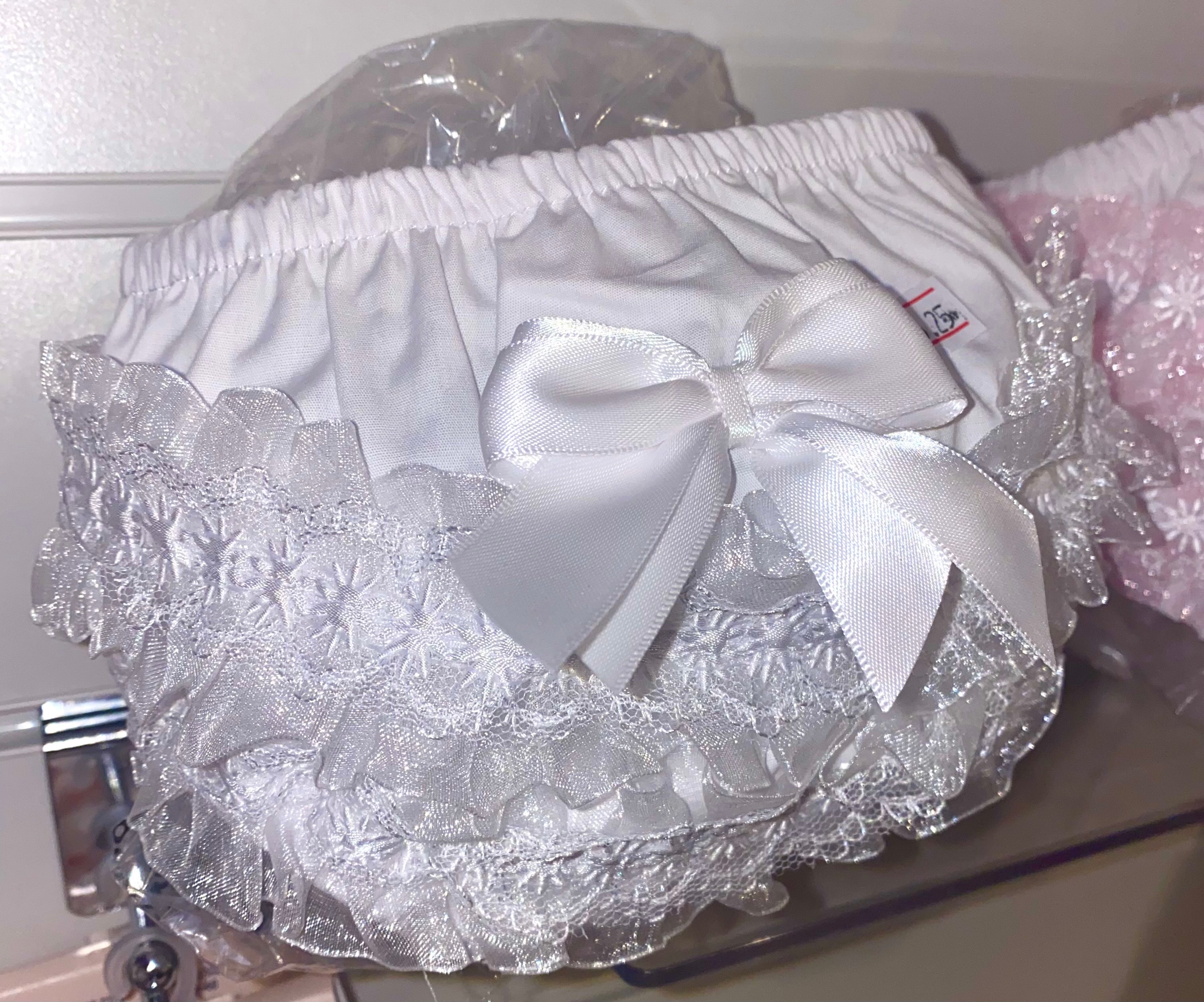 Frilly pants with bows