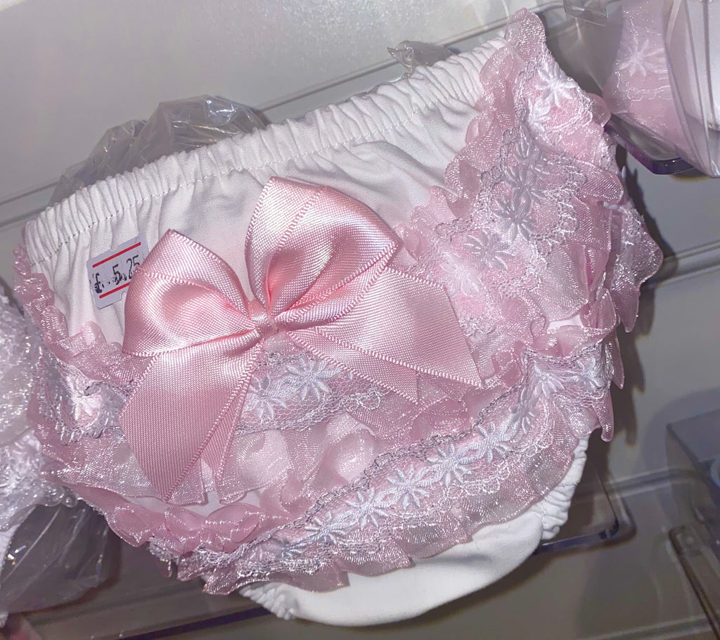 Frilly pants with bows