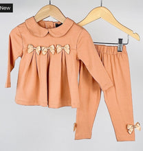 Load image into Gallery viewer, Peach bow leggings
