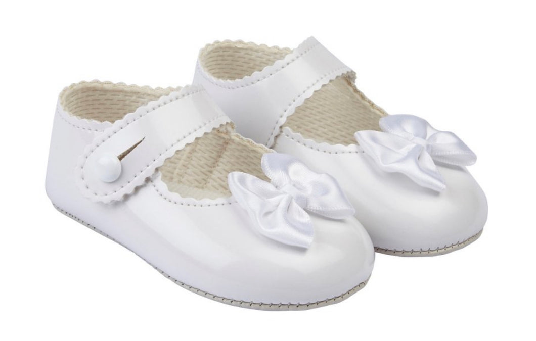 White soft soled bow shoes