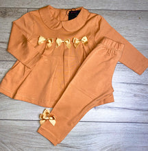 Load image into Gallery viewer, Peach bow leggings
