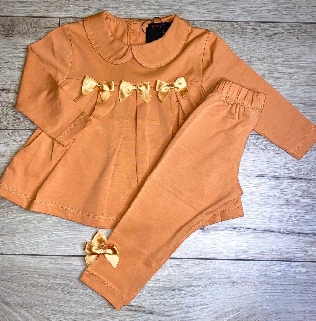 Peach bow leggings